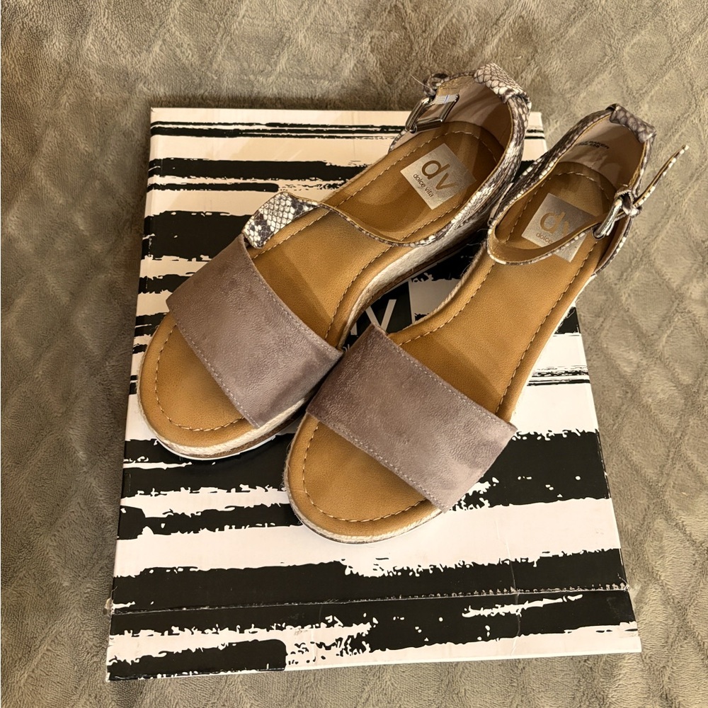 New in Box, Dolce Vita Sandals. size-6.5